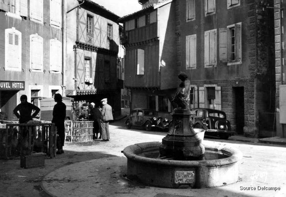 09 Foix Place de Marcadal.jpg